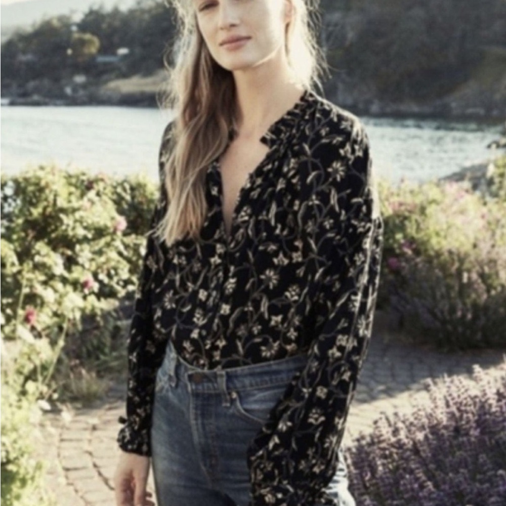 Doen Black Floral V-Neck Long-Sleeve Blouse